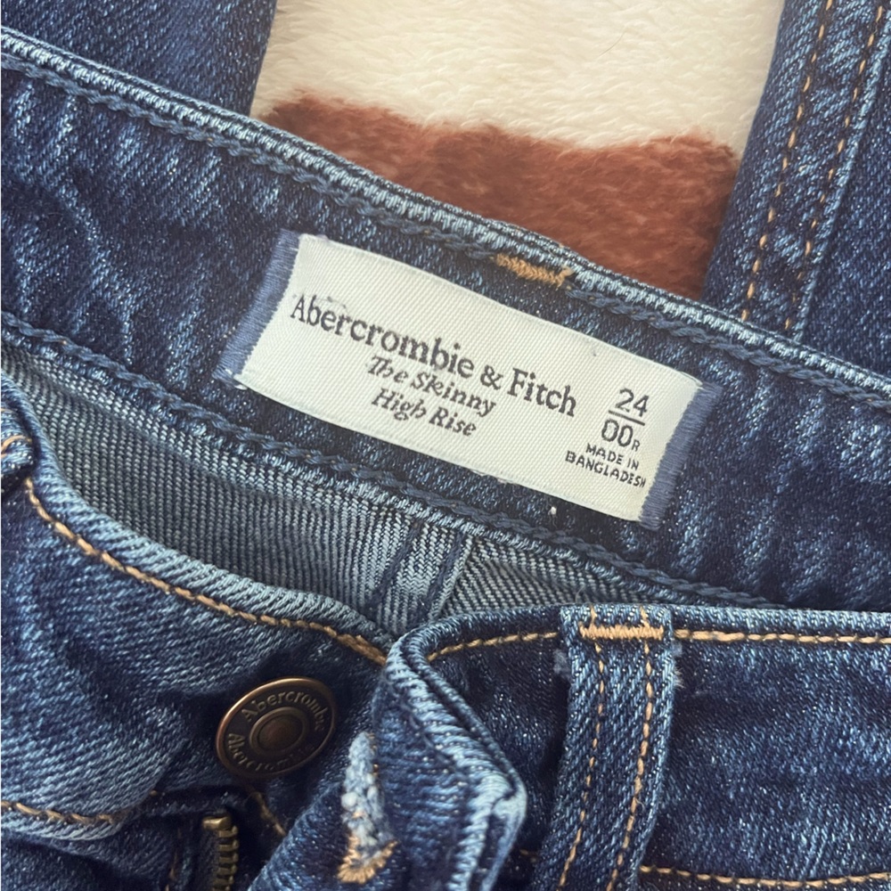Dark wash women’s high rise jeans